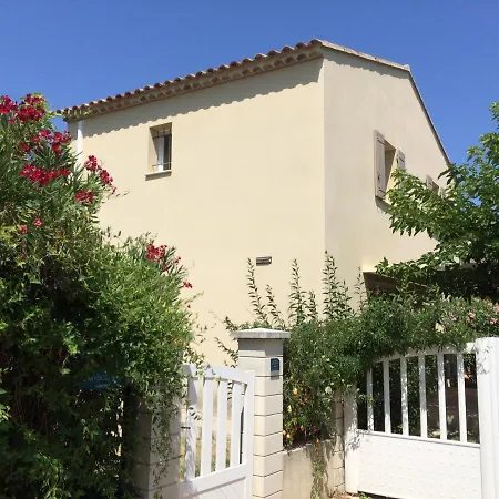 Du Lavoir Saint-Geniès-de-Comolas
