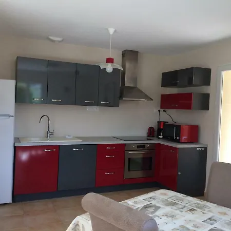 Du Lavoir Saint-Geniès-de-Comolas