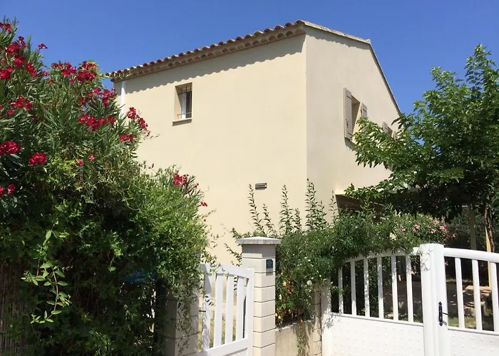 Du Lavoir Saint-Geniès-de-Comolas