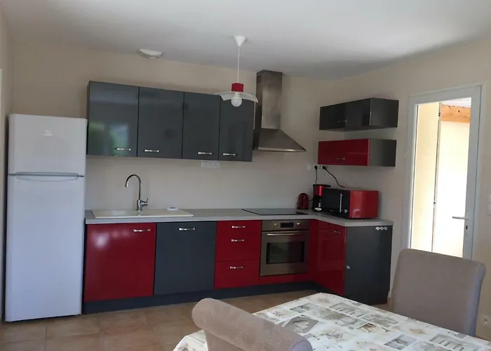 Du Lavoir Saint-Geniès-de-Comolas